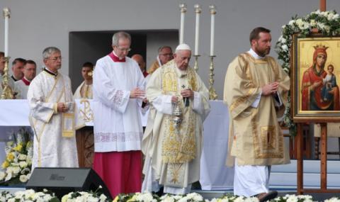 Продължава посещението на папа Франциск в България - 1