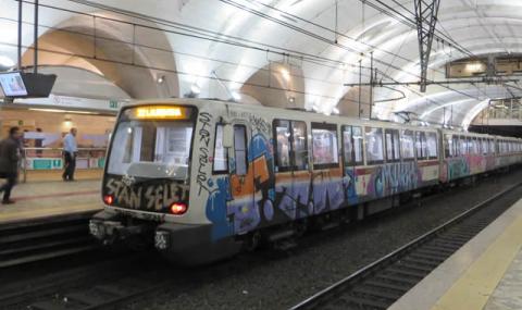 Фалшива тревога и паника в метрото на Рим - 1