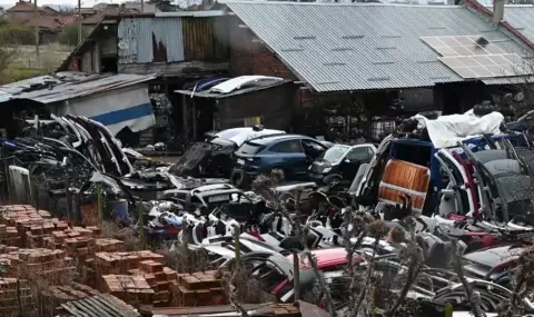 Криминалисти разкриха две автоморги с коли, издирвани в ЕС