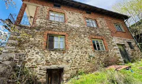 Двуетажна къща на цената на кола (ВИДЕО) - 1