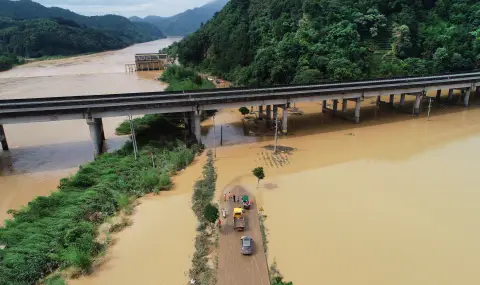 Наводнения и свлачища в Югоизточен Китай: Над 35 хил. души са евакуирани