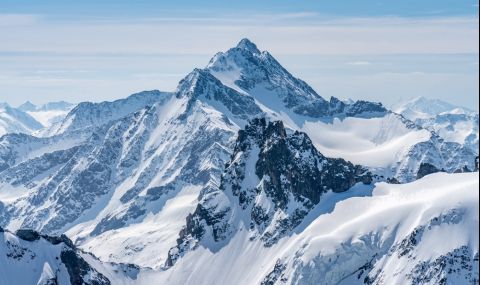 За по-малко от век швейцарските ледници са се свили наполовина - 1