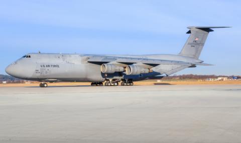 Самолет на САЩ доставя хуманитарна помощ на Венецуела - 1