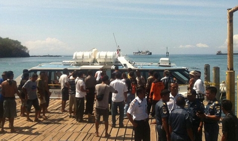 Смъртоносен инцидент с туристическо корабче край Бали - 1