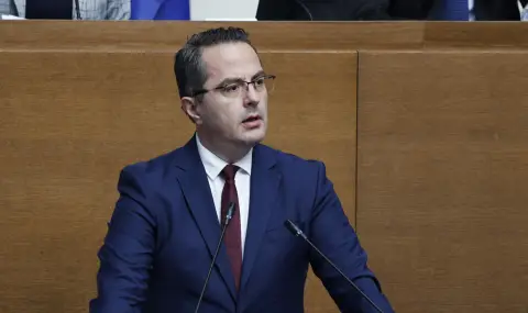 Цончо Ганев за новия дълг: Тегли се, за да се осигурят поредните милиарди за правилните фирми и правилните хора - 1