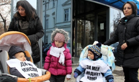 Майки: Има пари за щастливи прасета, но не и за децата на България - 1