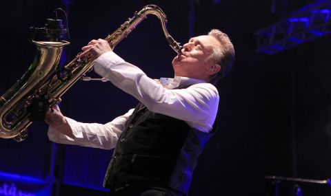 Почина основателят на UB40 - 1