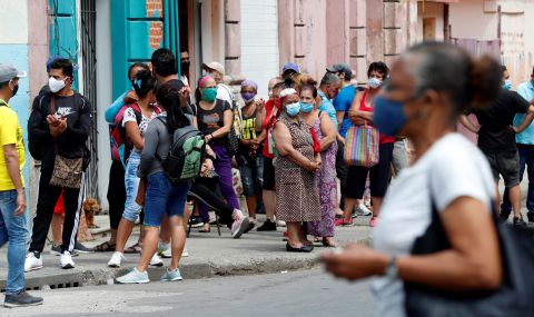 Нова професия в Куба: да чакаш на опашка - 1