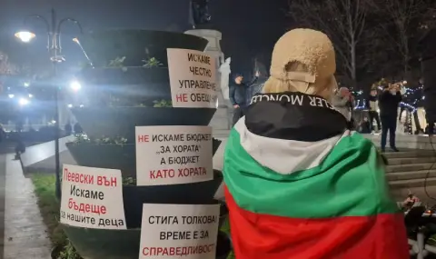 People again took to the countryside to demand the government's resignation  - 1