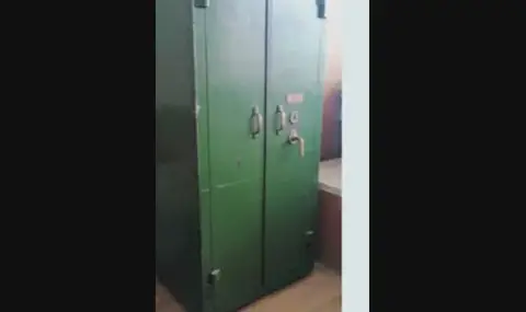 Собственикът на касата с пари, отнесена в морето: В нея няма 2 милиона, има документи на камиони и багери - 1