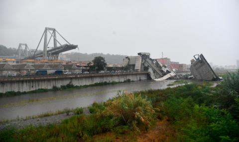 Ужас след срутване на мост в Италия (ВИДЕО) - 1