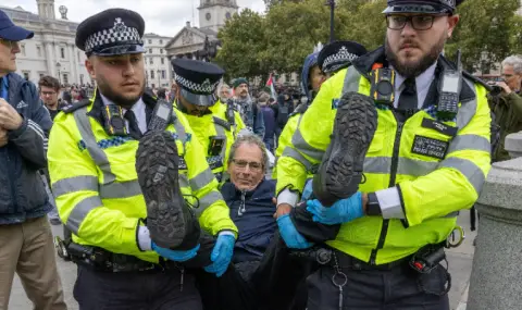 Стотици арестувани в Лондон при пропалестински протести - 1