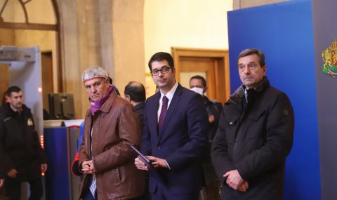 Димитър Манолов: Защо не натискат Скопие, а нас?! - 1