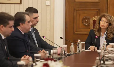 В търсене на служебен премиер: ПП-ДБ пристигнаха на консултации при Илияна Йотова 