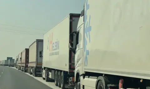 Интензивен трафик на камиони на два от граничните пунктове с Румъния  - 1