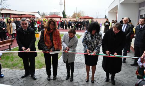 Ромското гето &quot;Надежда&quot; в Сливен се сдоби с детска градина (СНИМКИ) - 1
