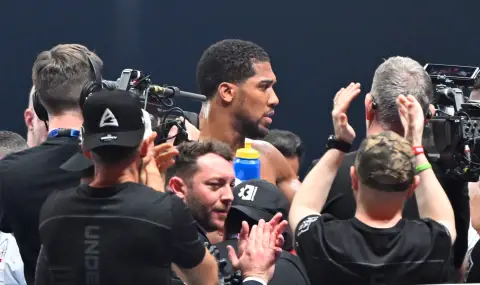 Anthony Joshua survived two knockdowns and saved the big clash with Tyson Fury (VIDEO) - 1