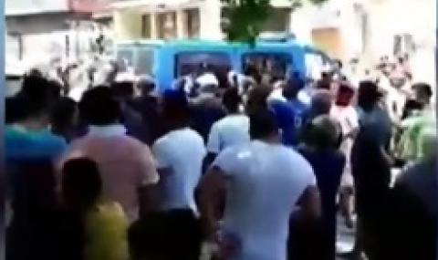 Циганите от гетото в Кюстендил на бунт заради удължената карантина - 1