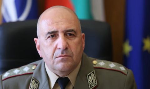 Ген. Илиев: В ход е операция за изпращане на бронежилетки и каски за Украйна - 1