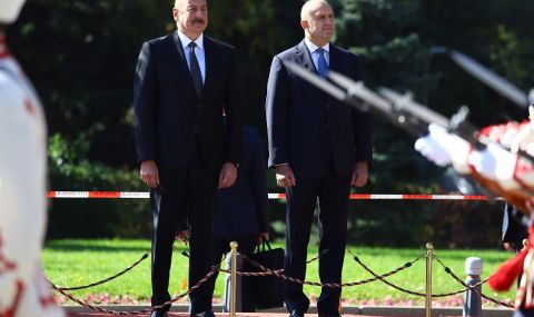 Грандиозно посрещане на президента на Азербайджан СНИМКИ - 1