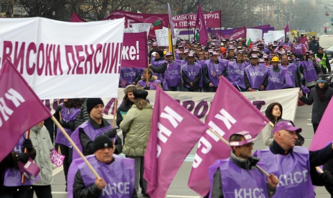 Няколко хиляди протестираха под знамената на КНСБ в София (обновена) - 1