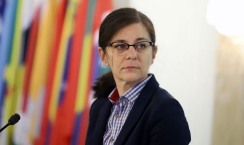 Генчовска евакуира българи от Молдова с правителствения самолет - 1