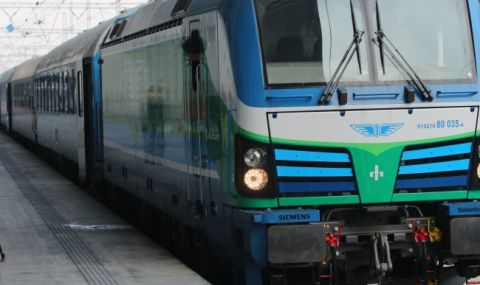 "Бързият" влак от София до Бургас закъсня с 9 часа - 1