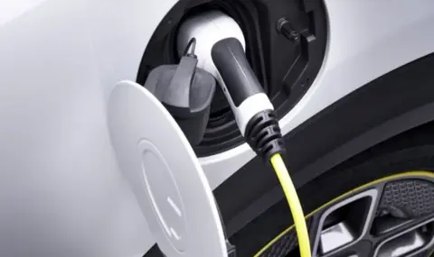 Бензинът се превръща в лукс: Как конфликтът в Иран прави електромобилите 5 пъти по-изгодни у нас - 1