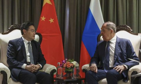 Китай настоява за мирни преговори в украинската криза - 1