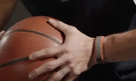 Звезда от НБА рекламира най-новото устройство на Google - 1