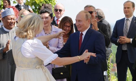 "Харесвам руския живот": Карин Кнайсл, която танцува с Путин - 1