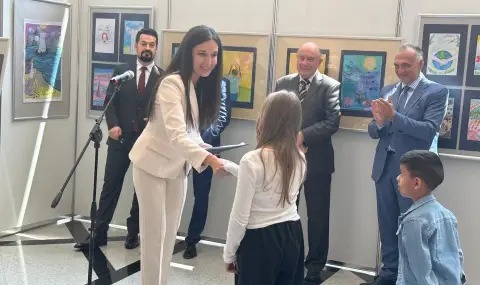 Депутатът от ПБ Александра Вълчева и председателят на Държавната агенция за бежанците Иван Иванов към децата бежанци: Не спирайте да мечтаете!