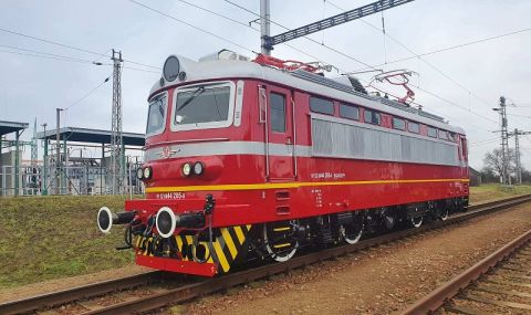 Първият изцяло обновен локомотив на БДЖ вече се движи - 1