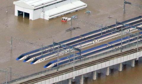Тайфун унищожи супер бързи влакове - 1