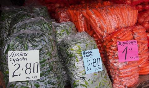 Данъчни затвориха зеленчуковата борса в Русе - 1
