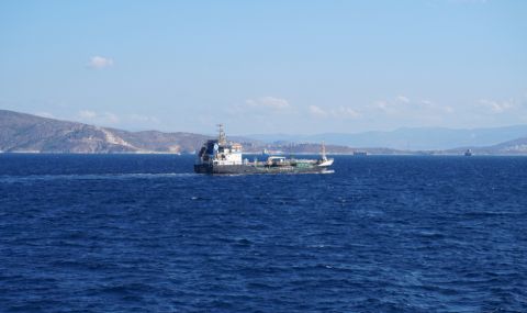 Първият пътнически кораб, който свързва Измир с гръцки остров, пристигна на Лесбос - 1