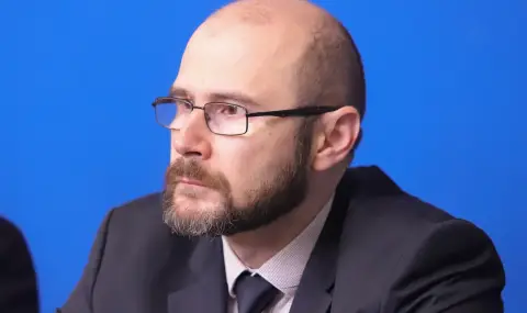 Кой кой е в служебния кабинет „Гюров”?