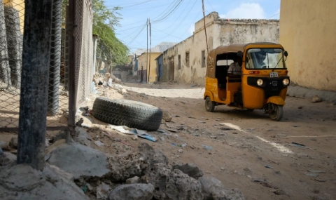 Кола-бомба уби 15 души на пазар в Сомалия - 1