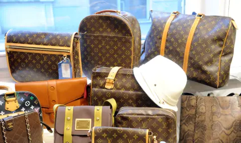 Louis Vuitton изненада модния свят с портфейл във формата на омар (ВИДЕО) - 1