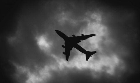 САЩ: Проблем в съобщенията за безопасност е наложил спиране на полетите в цялата страна - 1