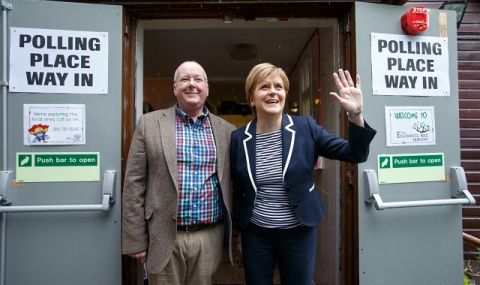 Скандал в Единбург! Съпругът на Никола Стърджън е арестуван по разследване за финансиране на Шотландската национална партия - 1
