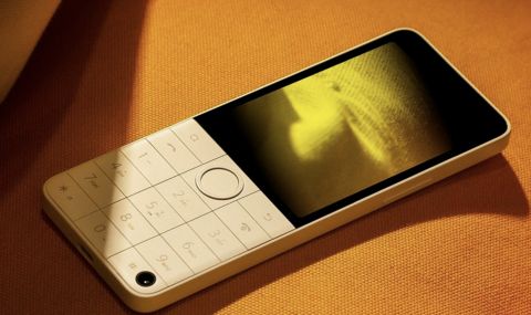 Xiaomi ни върна 15 години назад и представи телефон с копчета - 1