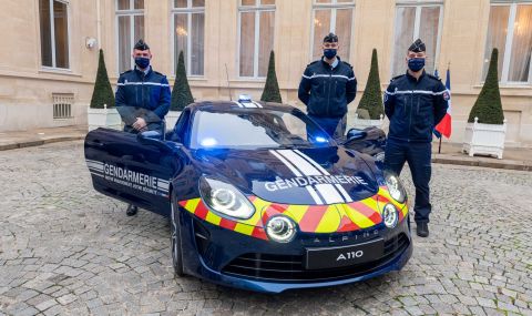 Френската полиция вече се радва на новите си спортни автомобили - 1