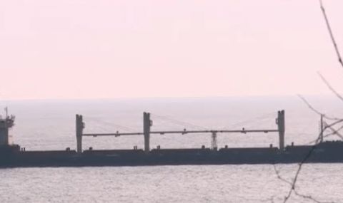 Петков: Моряците, останали на „Царевна“, са добре, храна им носят хората на пристанището в Мариупол  - 1