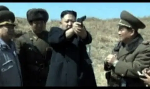 Ким Чен-ун ръководи артилерийски стрелби - 1