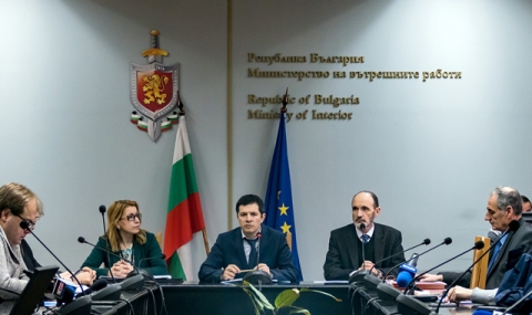 Поредица от обществени поръчки за справяне с миграционния натиск - 1