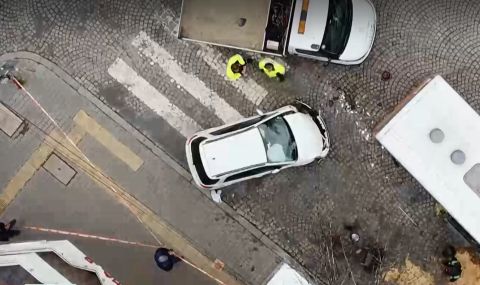 84-годишен бе ударен от кола, качила се на тротоара в квартал "Горна  баня" - 1