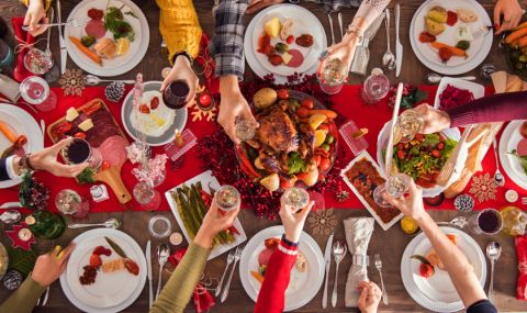 Лекар за голямото ядене на Коледа: Хранете се бавно и не преяждайте - 1