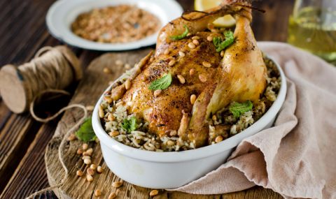 Рецепта на деня: Пълнено пиле с ориз и булгур - 1