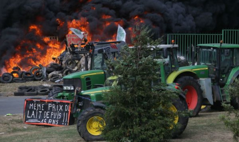Френски фермери спряха български камион - 1